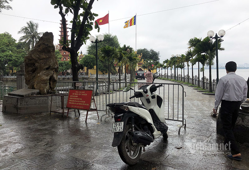 pictures of worship places on first day of social distancing easing