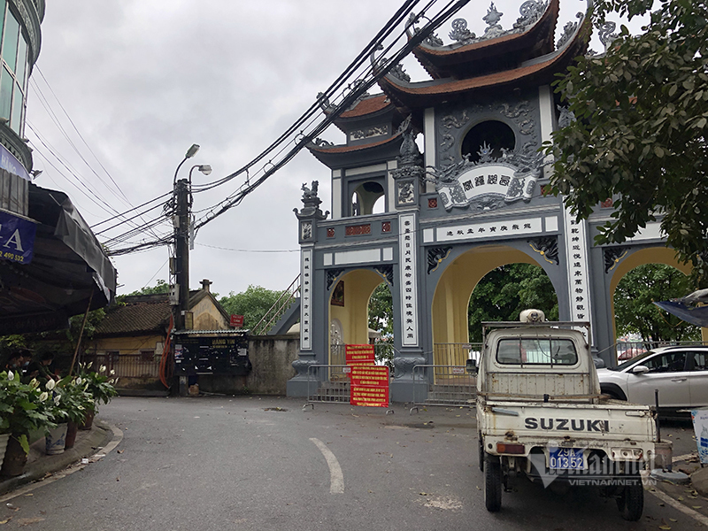 pictures of worship places on first day of social distancing easing