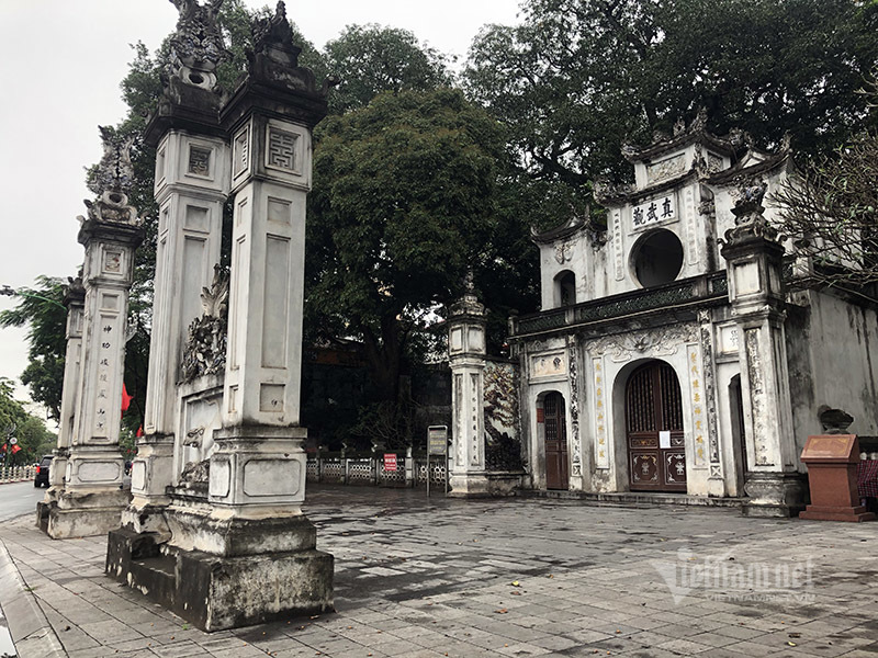 Pictures of worship places on first day of social distancing easing