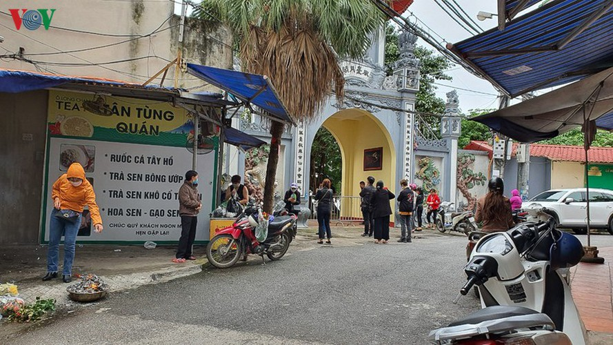 pictures of worship places on first day of social distancing easing