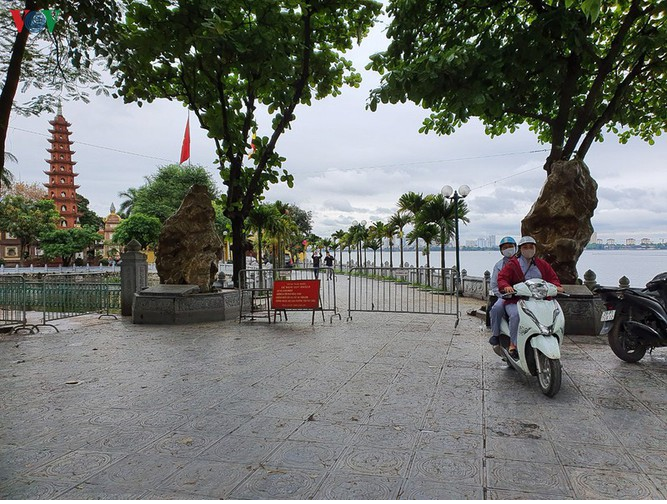 pictures of worship places on first day of social distancing easing
