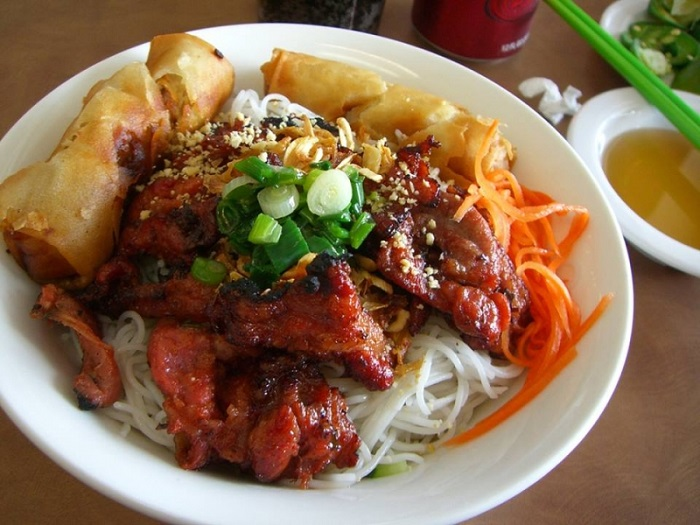 Enjoy Danang-style rice vermicelli with grilled pork