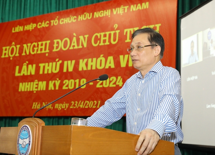 Member of the Party Central Committee, Head of Foreign Affairs Central Committee Le Hoai Trung speaking at the Conference. 