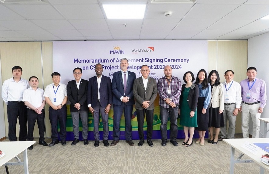 The delegation of World Vision Việt Nam and Mavin Group at the event.
