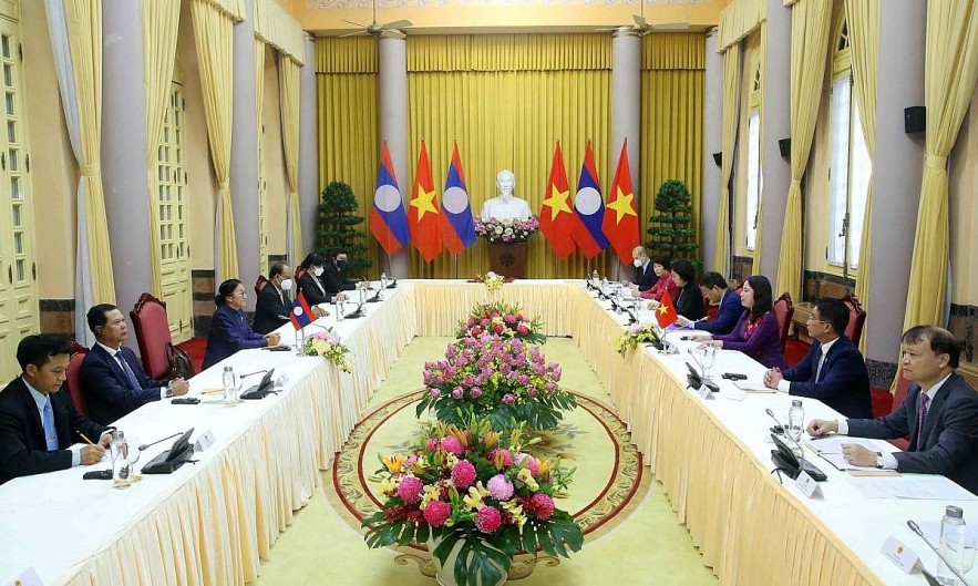 During talks, both sides agree to enhance econoic cooperation on a par with the special relationship between the two countries. (Photo: VNA)