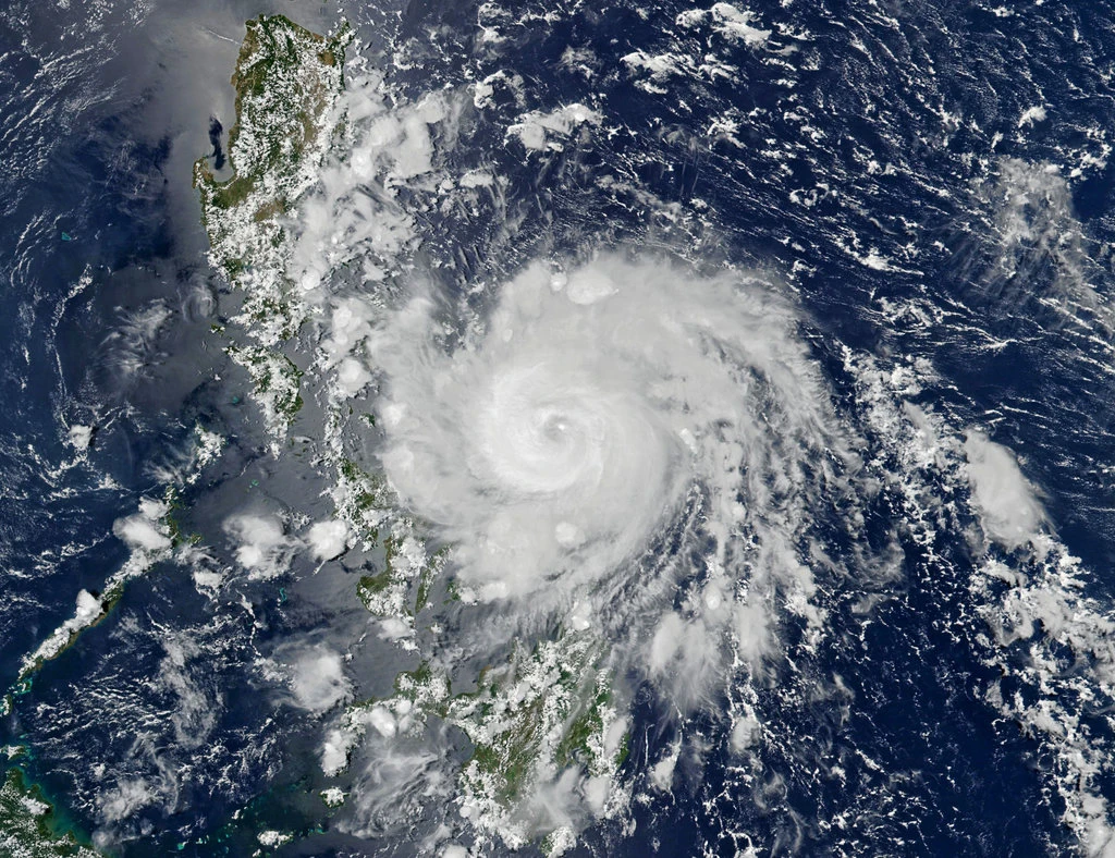 Typhoon Vongfong strongly strikes Philippines amid coronavirus -hampered evacuation