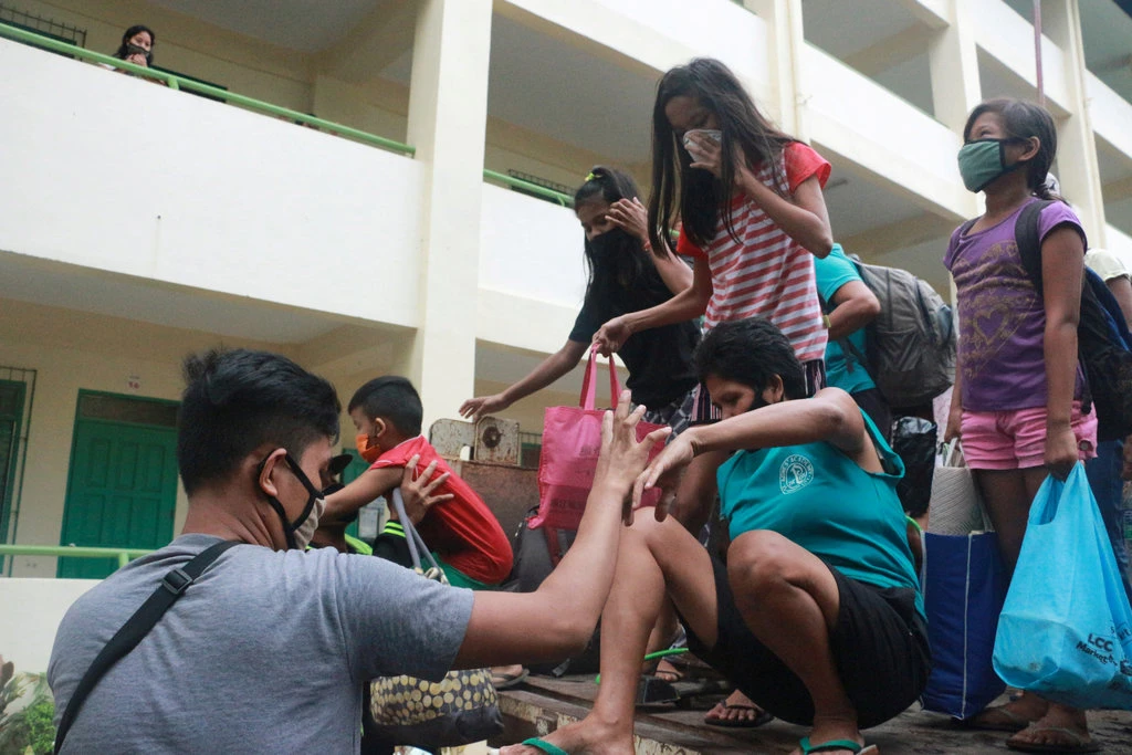 Typhoon Vongfong strongly strikes Philippines amid coronavirus -hampered evacuation