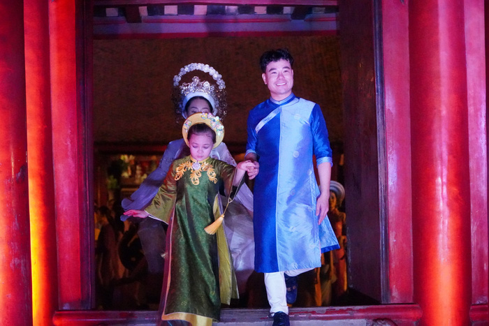 0353 aodai8