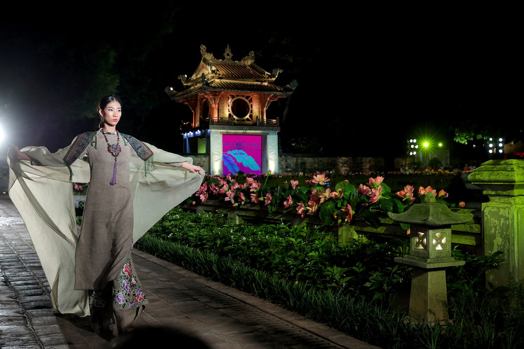 1846 aodai9