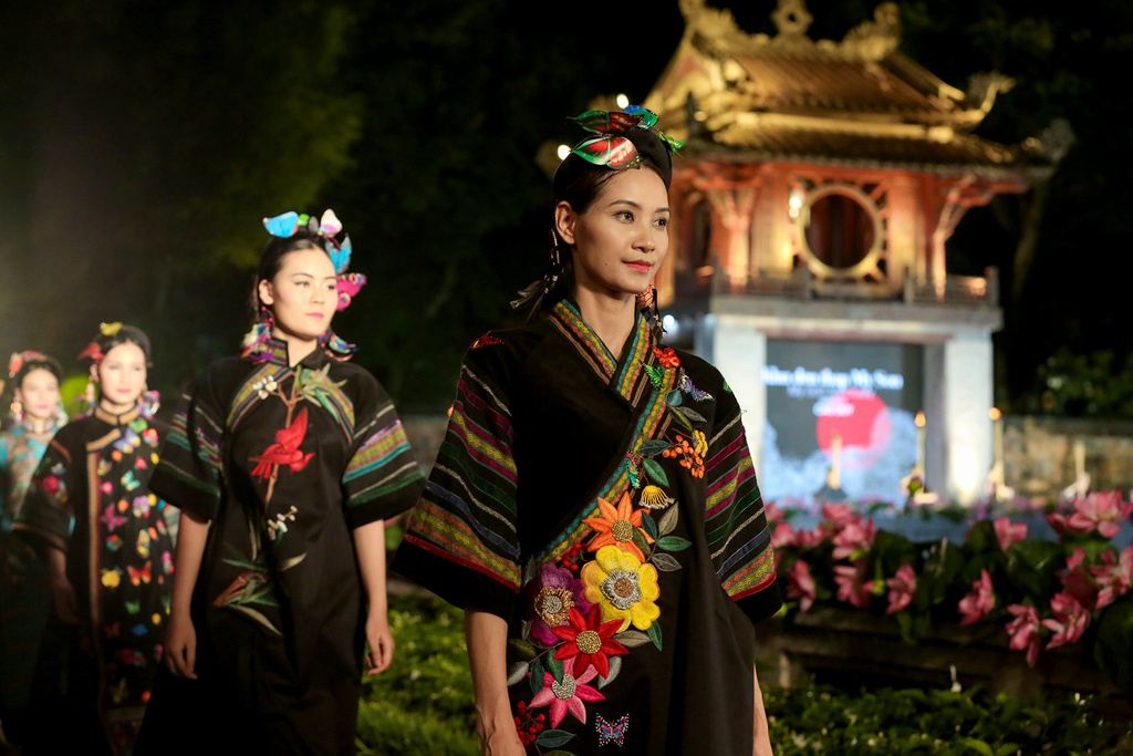 1931 aodai10