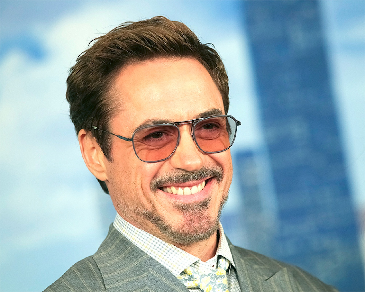 The 56-year-old actor has both taken on the role in the film and held the position of production director with Kim Ly and many other names such as: Susan Downey, Amanda Burrel, Niv Fichman... 