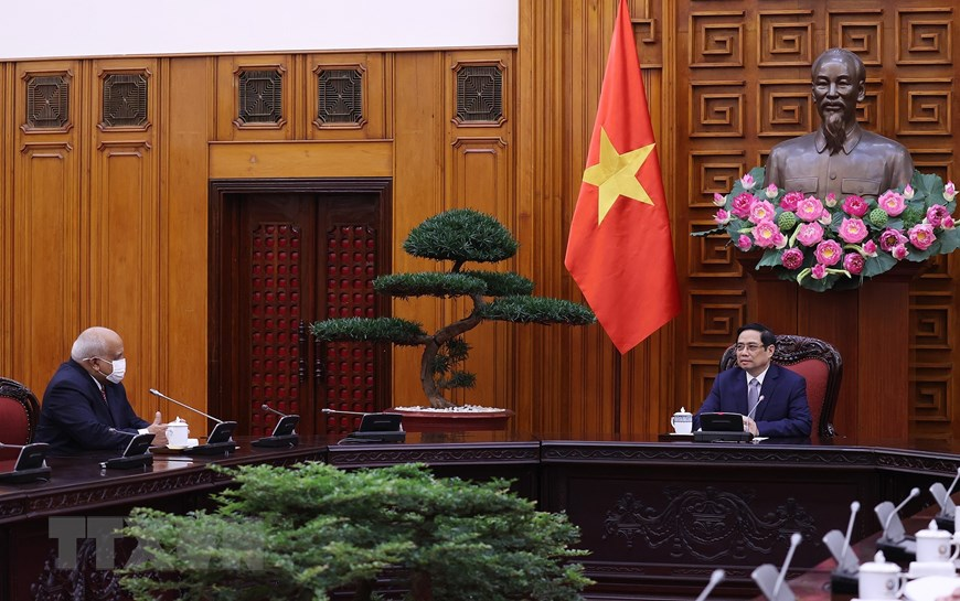 Prime Minister Pham Minh Chinh receives Cuban Ambassador Orlando Nicolás Hernández Guillén. 