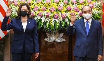 US Vice President Reaffirms US Commitment to Support Vietnam in COVID-19 Fight