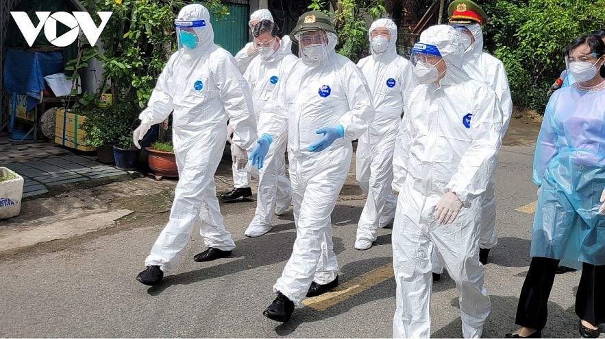 PM Pham Minh Chinh inspects COVID-19 prevention work at a local isolation facility