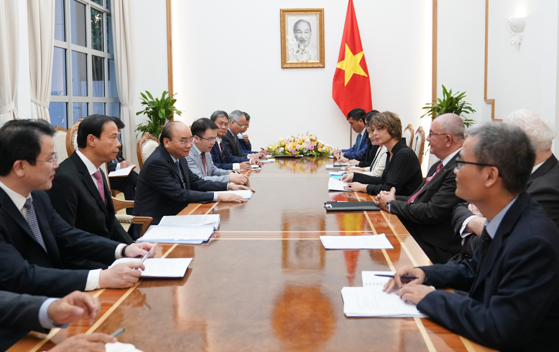 Vietnam creates more favorable condition for EU investors, affirmed by PM