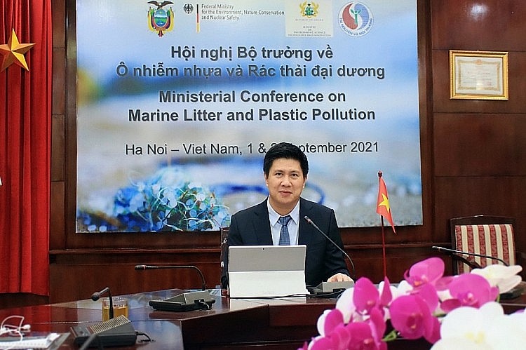 Deputy Director General Nguyen Que Lam giving the Opening remark of the Conference at the bridgehead of the Viet Nam Administration of Seas and Islands
