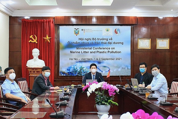 Delegates attending the Conference at the bridgehead of the  Viet Nam Administration of Seas and Islands