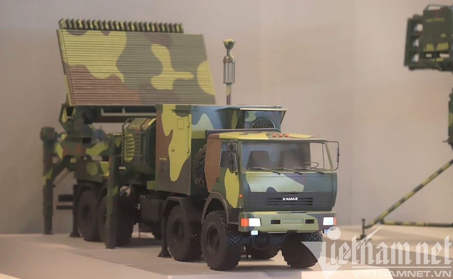 Mid-range 3D radar model. Viettel has also researched and manufactured five types of radar for the Army, Air Defense, Air Force and Navy operating in medium, long-range, low-range.