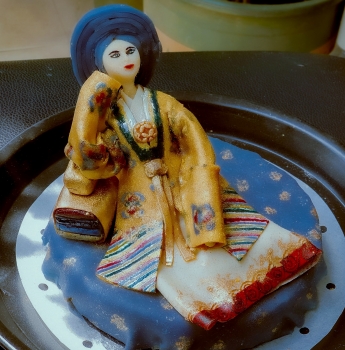 Royal-themed Sticky Rice Cakes Make for a Regal Treat