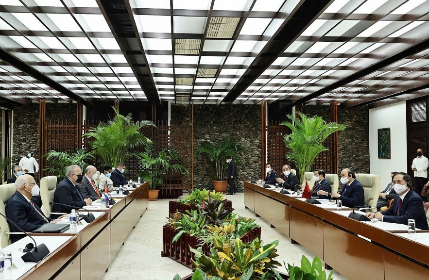 State President Phuc meets with Cuban Prime Minister in Havana