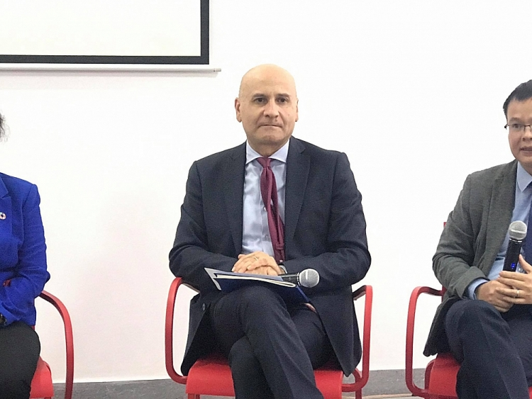 Vietnam   Italy Friendship Association introduces awarded publications to Ho Chi Minh Museum