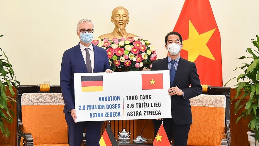 The Ministry of Foreign Affairs received 2.6 million doses of AstraZeneca vaccine against Covid-19 from the German Government, September 27, 2021. (Photo: Tuan Anh) 