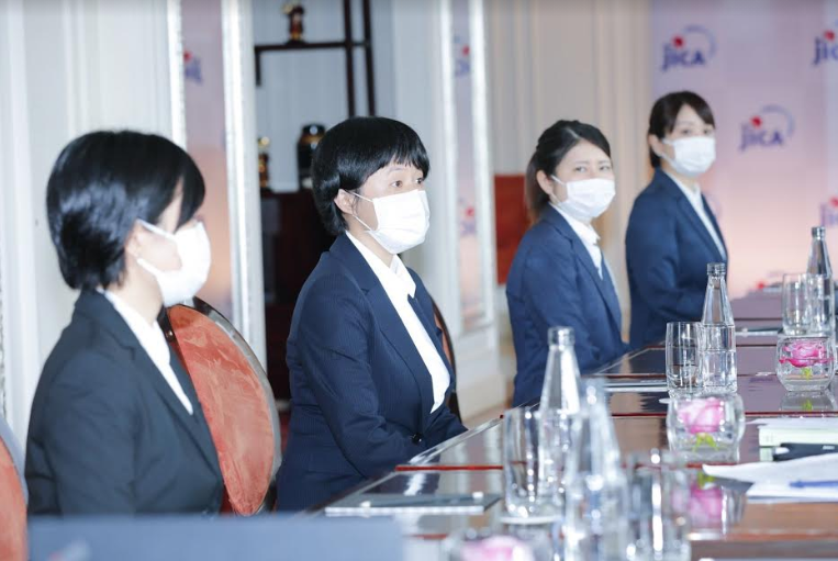JICA volunteers speak during the meeting 5540 jica4