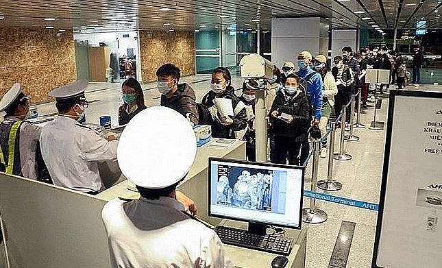 Vietnam Eases Entry Procedures for Foreigners and Overseas Vietnamese