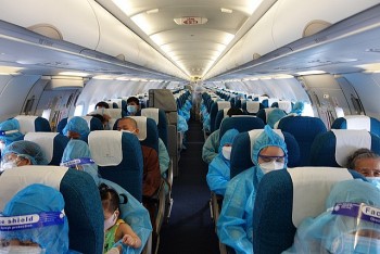 Vietnam Eases Entry Procedures for Foreigners and Overseas Vietnamese
