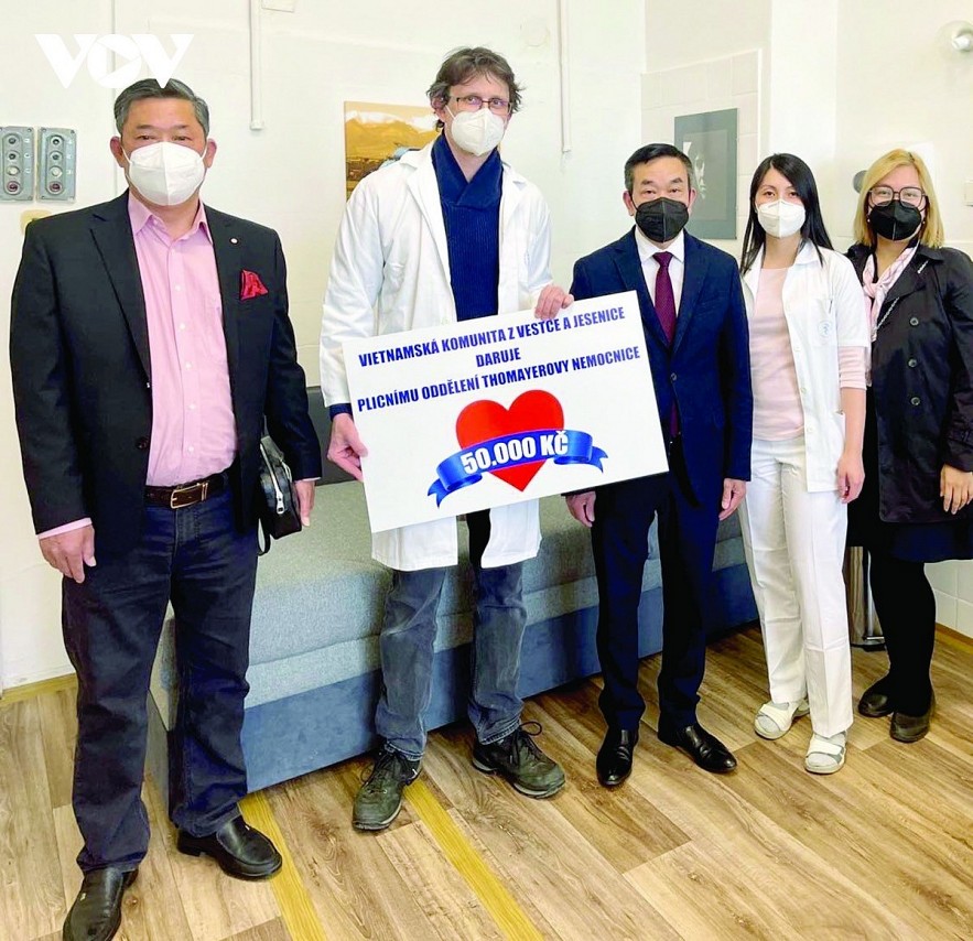 Overseas Vietnamese in Czech Republic Show Soildarity with Homeland