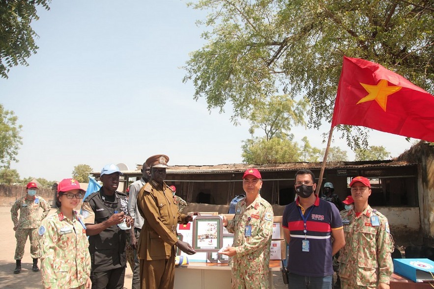 Vietnamese 'Blue Beret' Soldiers Support South Sudanese Prisoners