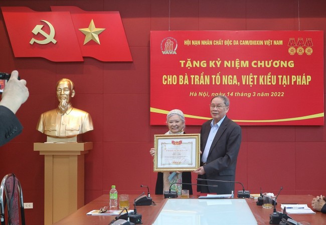 Tran To Nga Honored for Supporting Agent Orange Victims