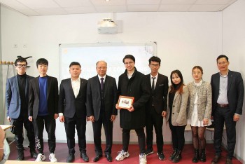 Vietnamese Community in Toulouse Looks Towards Fatherland
