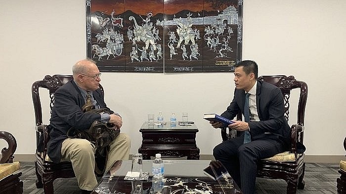 Ambassador Dang Hoang Giang, Head of Vietnam's Permanent Mission to the United Nations (UN) (R) meets with John McAuliff - a US close friend of Vietnam. Photo: VNA