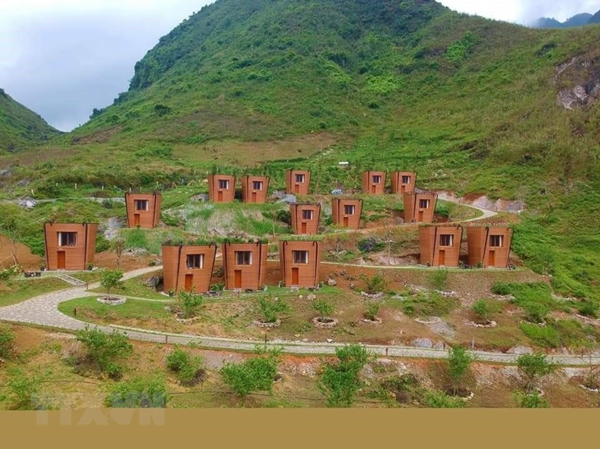 Resort’ sling-shaped houses of H'mong ethnic group set Vietnamese record, with video