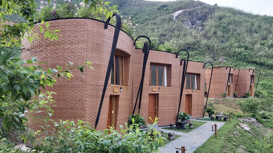 Resort’ sling-shaped houses of H'mong ethnic group set Vietnamese record, with video