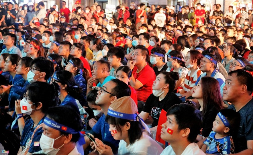Expats in HCMC Impressed by Patriotic Vietnamese Fans