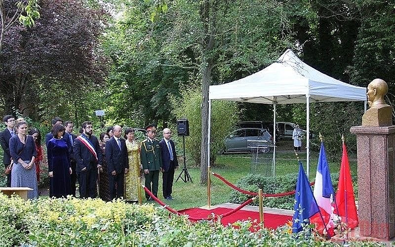 A ceremony held in Montreuil City to celebrate the President Ho Chi Minh's 132nd birthday. Photo: NDO