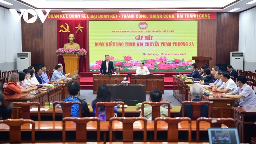 Overseas Vietnamese Show Love for Truong Sa (Spratly)