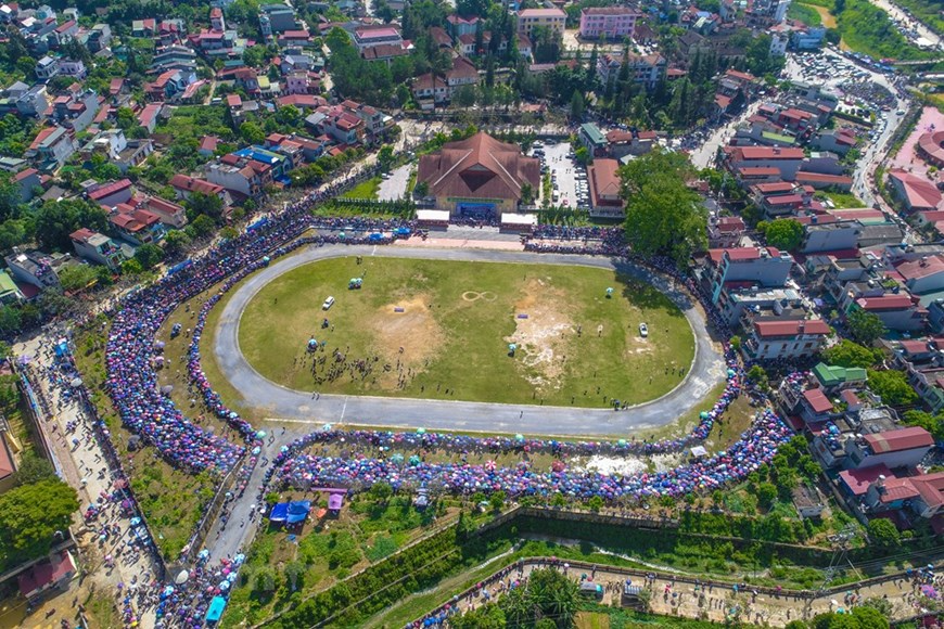 Bac Ha traditional horse race recognised as national intangible heritage