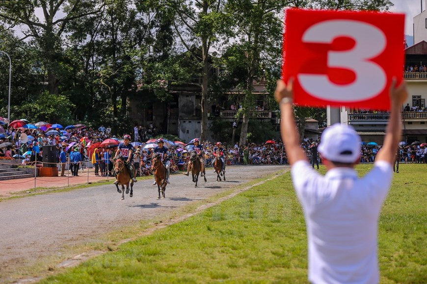 Bac Ha traditional horse race recognised as national intangible heritage