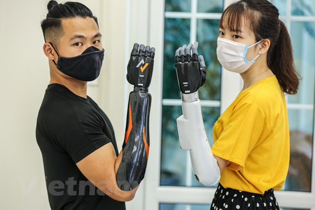'Made in Vietnam' robotic arm for disabled - Video