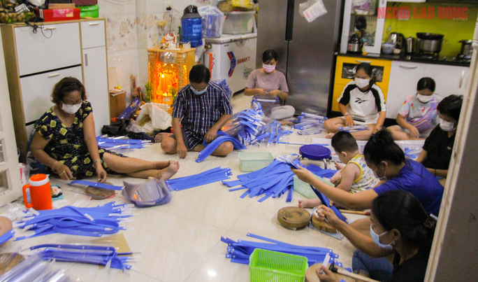 Crafty Vietnamese make products for the Covid age - video