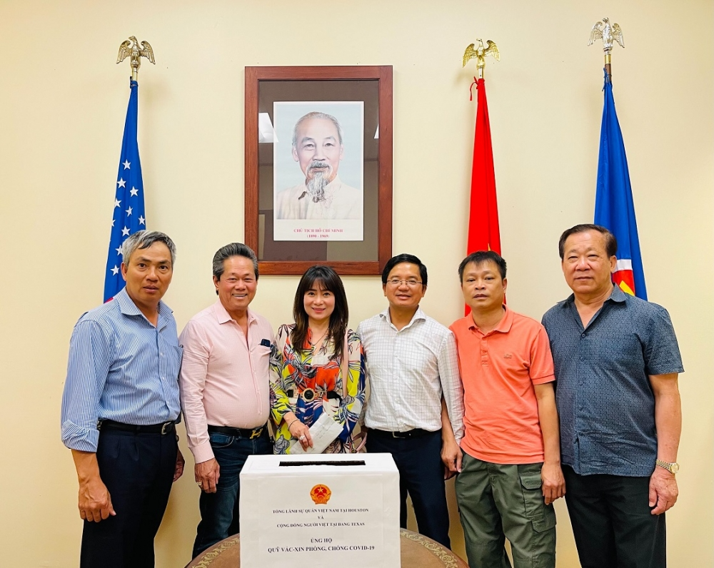 Overseas Vietnamese in Canada and Texas donate to Covid-19 vaccine fund