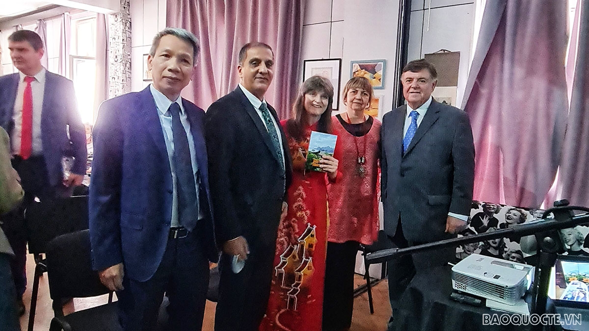Bulgarian journalist writes 'Vietnam Miracle' book