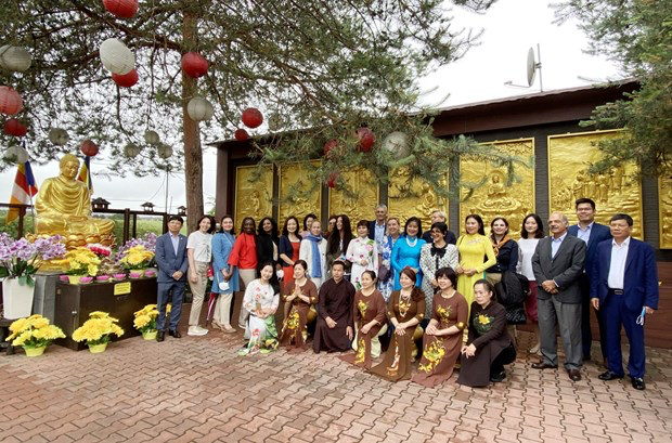 Vietnamese traditional culture impresses international friends in Czech Republic