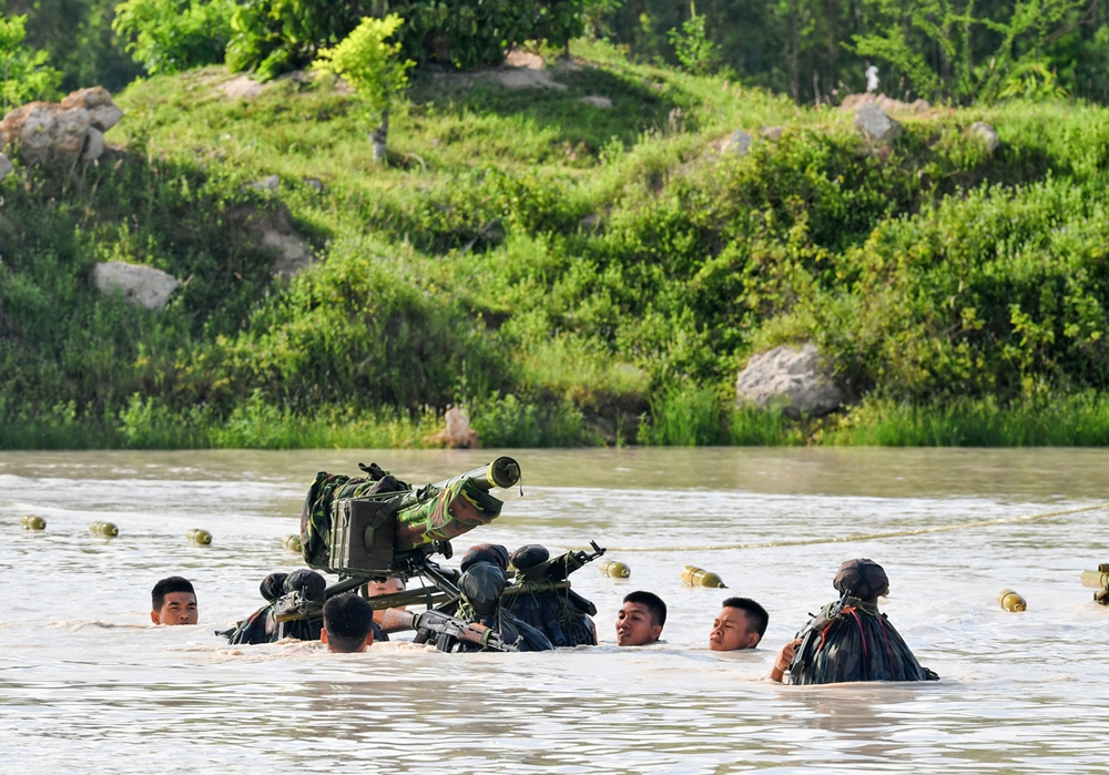 In Photos: Vietnamese Division 330’s troops sharpen river crossing skills