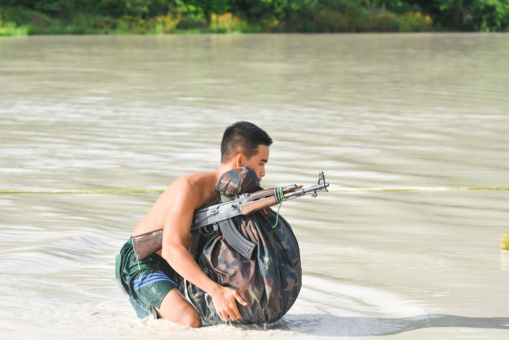 In Photos: Vietnamese Division 330’s troops sharpen river crossing skills