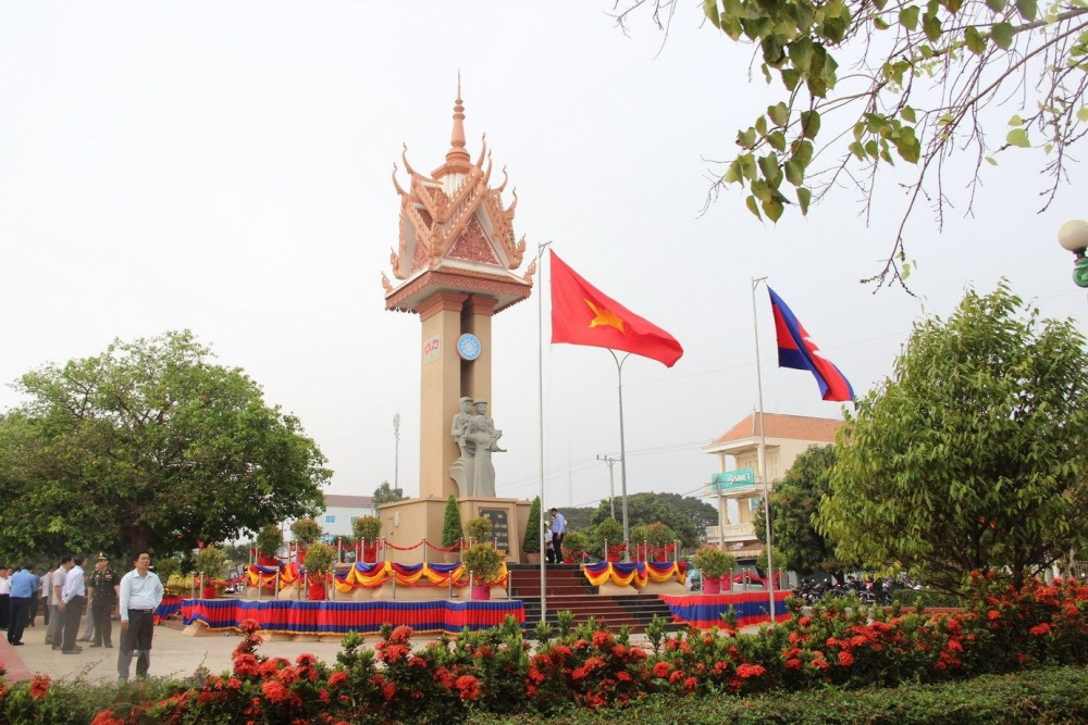 Vietnam - Cambodia Friendship Monument: Sacred symbol of 2 nations
