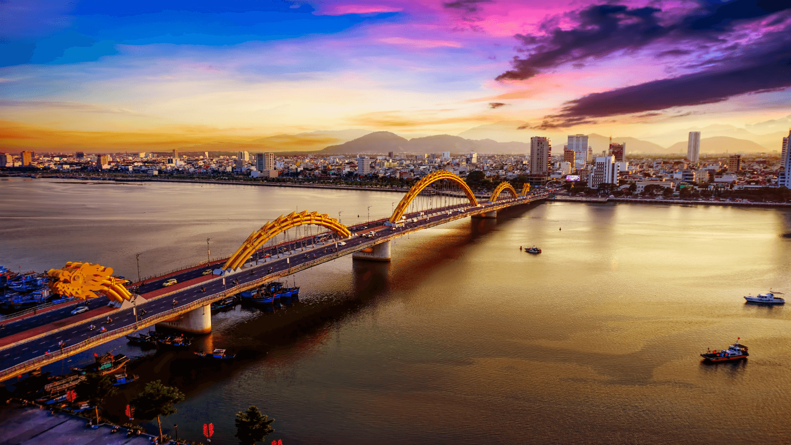 Danang is known as a city of bridge. Photo: bestpricetravel